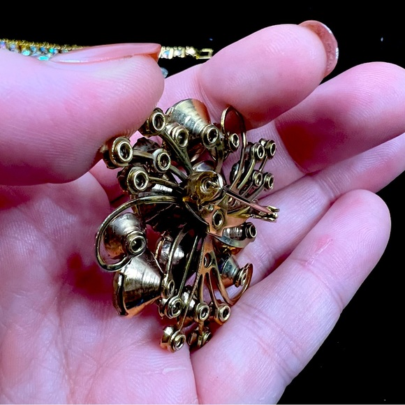 1960s Beautiful Vintage AB & Citrine Color Glass Brooch on Gold Tone Setting - Picture 6 of 6